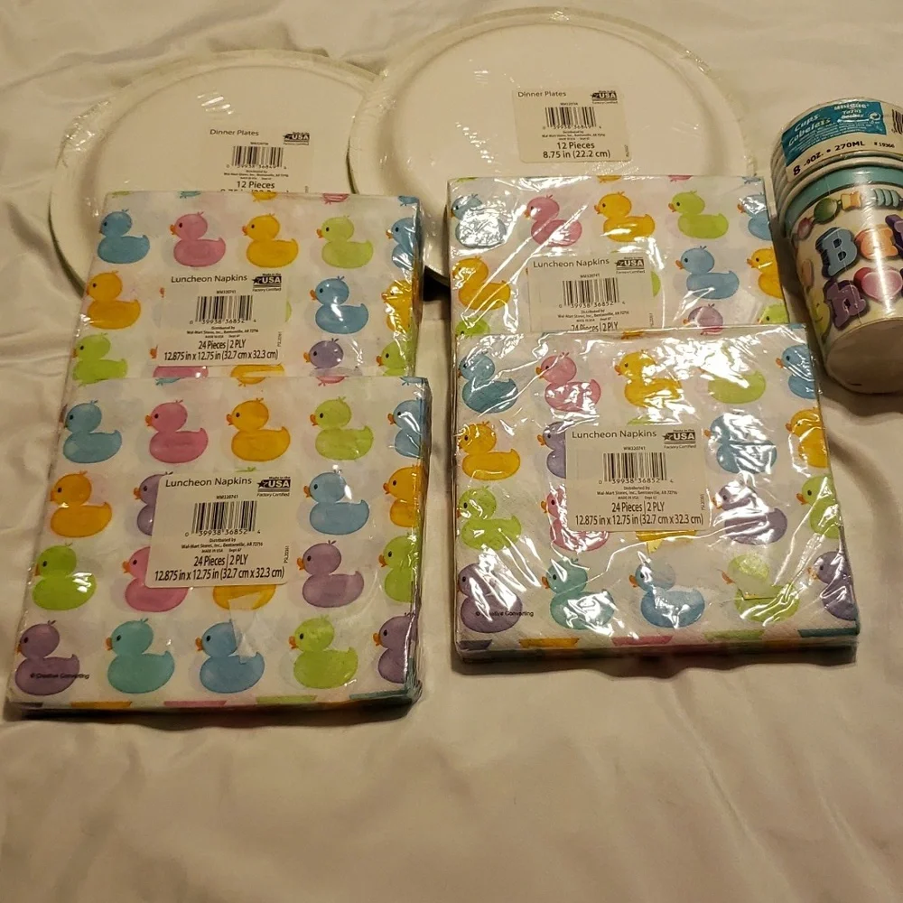 Nwt baby shower plates and napkins